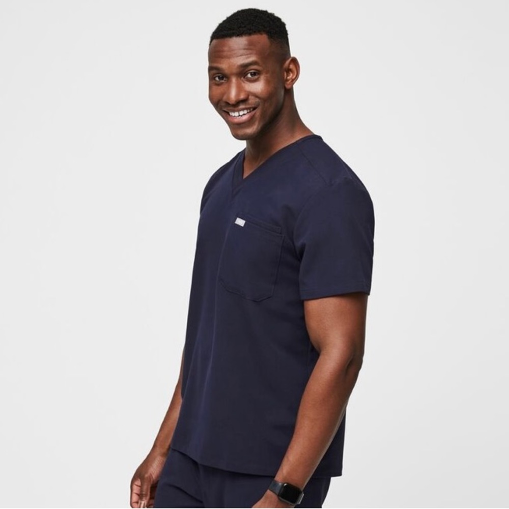FIGS navy men’s scrub top